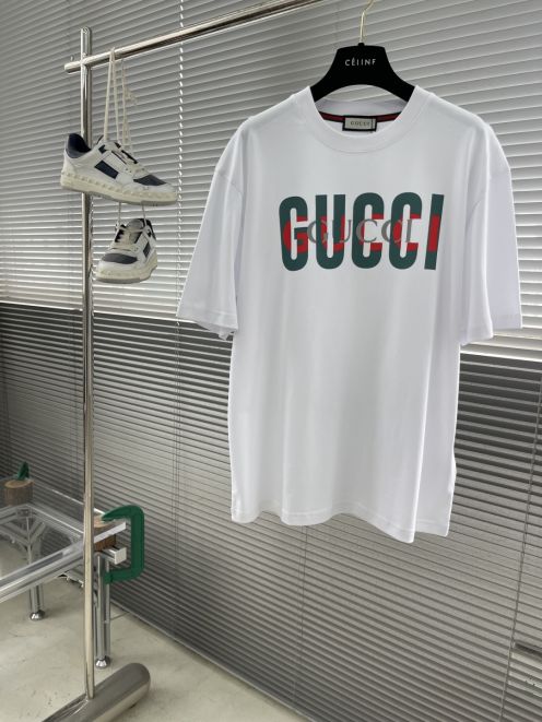 グッチ 芸能人 2025春夏首発 専門店最新作 メンズ丸首半袖Tシャツ 高級感仕上げ 細部まで忠実