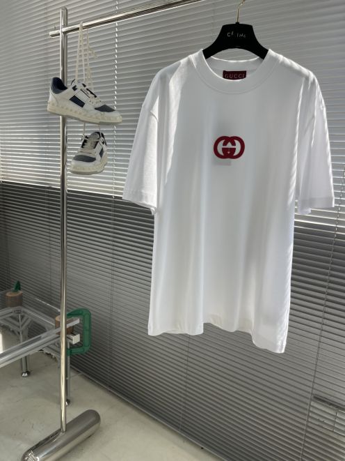 グッチ 偽物 2025新作 メンズ丸首半袖Tシャツ 高品質 細部まで忠実な作り