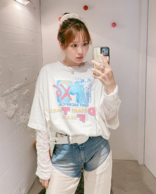 セント マイケル × ショーン・ウェザースプーン SW_SS Tシャツ アストロ ホワイト 宇宙飛行士プリント ヴィンテージウォッシュ 2025新作 ブランドコピー 激安通販 快適な着心地