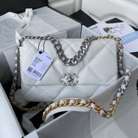シャネル 銀チェーン 秋冬19 バッグ 優良店 人気売れ筋 おすすめ 高品質 新作 満足度 口コミ ブランドコピー スーパーコピーブランド