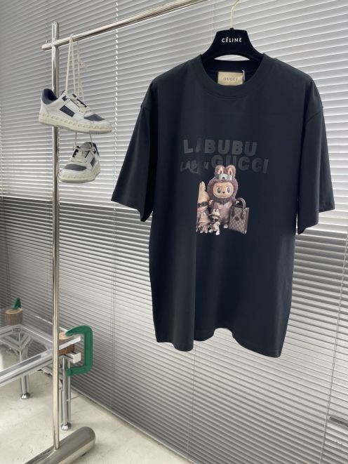 グッチ Tシャツ LABUBUコラボ 2025新作 偽物 高評価 男女兼用 夏服 シンプルデザイン 快適な着心地