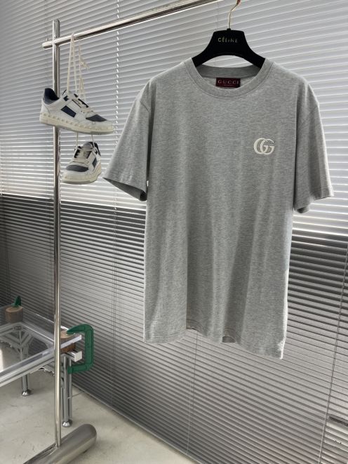グッチ Tシャツ 2025新作 激安通販 通気 快適な着心地 シンプルデザイン 高級感仕上げ レビュー高リピ率 ブランド服コピー