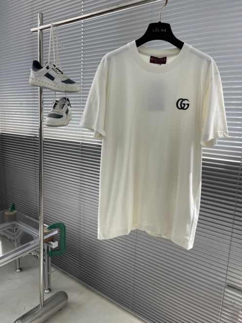 グッチ Tシャツ 2025新作 偽物 通気 快適な着心地 シンプルデザイン 高級感仕上げ レビュー高リピ率 ブランド服コピー激安