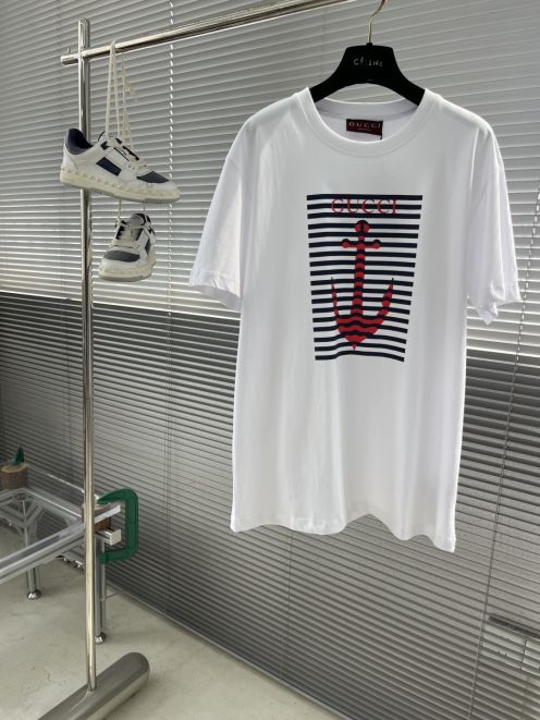 グッチ Tシャツ 2025新作 偽物 高評価 男女兼用 夏服 通気 快適な着心地 マリンテイストデザイン