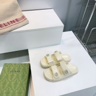 グッチ レディースサンダル 2025新作 芸能人 愛用 高評価 夏服 コーデに最適 快適な履き心地 シンプルデザイン