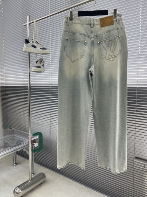 ルイヴィトン ジーンズ 2025新作 デニムパンツ LVロゴ刺繍入り ブランド コピー 安全通販