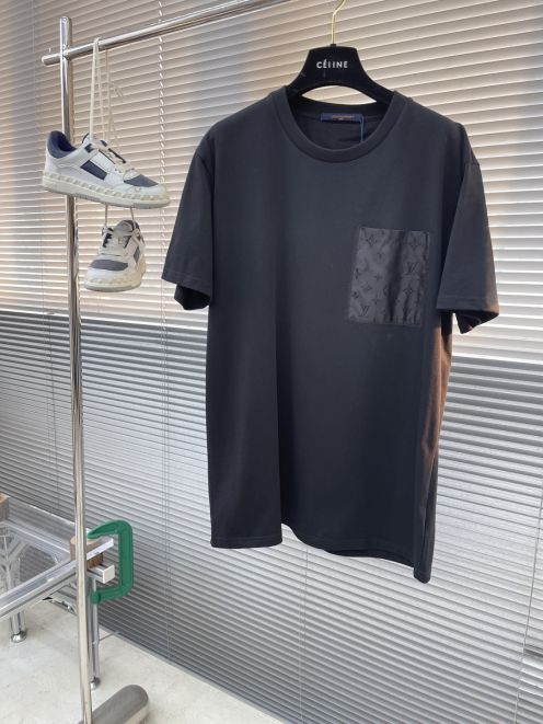 ルイヴィトン Tシャツ 2025新作 モノグラムポケット付き ブラック ブランド コピー 激安通販