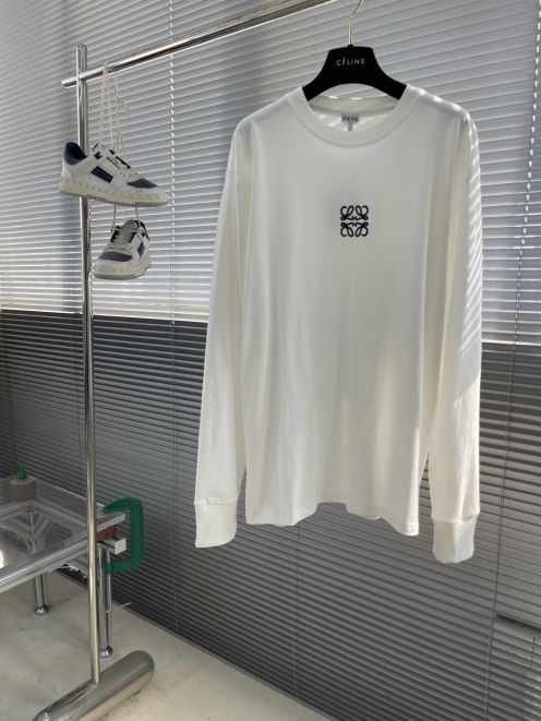 ロエベ Tシャツ 偽物 バレない再現度 ホワイト 長袖 ロゴ刺繍 快適な着心地 高級レベル仕様 秘密厳守配送