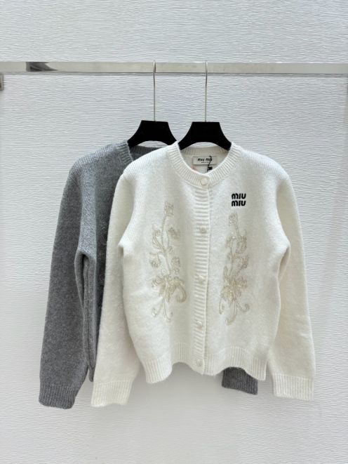ミュウミュウ 刺繍カーディガン 2025新作 優良サイト 高級感仕上げ 精密ディテール 安心の日本倉庫 即納対応