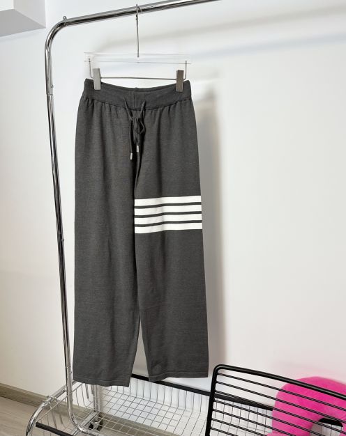 トムブラウン 偽物 バレない再現度 2025新作 スウェットパンツ ブランド 服 コピー 激安 快適な着心地 即納対応