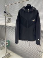 グッチ ブランド コピー ジャケット 2025新作 ブラック GG柄切替 フード付き 通気 快適な着心地 高級感仕上げ 安心サイト