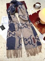 グッチ ブランド コピー マフラー 2025新作 GGロゴ ベージュ×ネイビー ツートン 高再現度 フリンジ付き 防寒アイテム