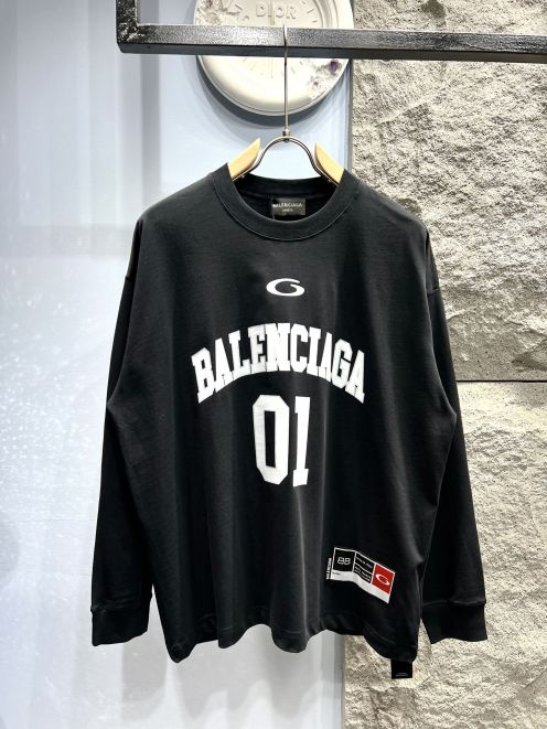 バレンシアガ ロングスリーブTシャツ n級 2025新作 シンプルデザイン 男女兼用 快適な着心地 精密ディテール 安心サイト