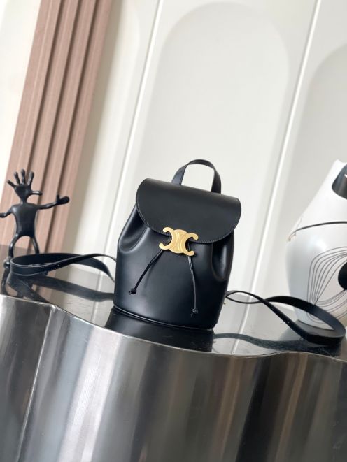 セリーヌ リュック 偽物 トリオンフレザー ブラック 2025新作 高級感 ブランド コピー 人気