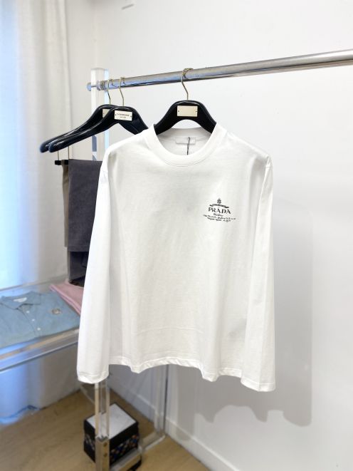 プラダ 長袖Tシャツ スーパーコピー 2025新作 高評価 快適な着心地 安心サイト 高品質な仕上げ 丁寧な縫製