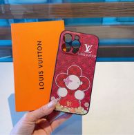ルイ・ヴィトン iPhoneケース コピー 2025新作 高評価 人気急上昇 モノグラム柄 フラワーデザイン 安心サイト