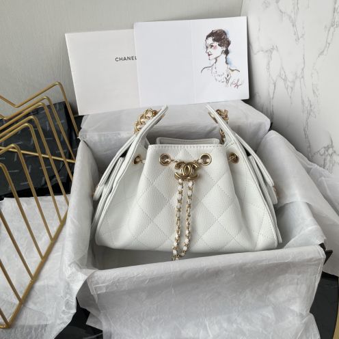 シャネル スーパーコピー 高再現度 高級感仕上げ 品質管理徹底 ホワイトレザーバケットバッグ