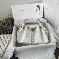 シャネル スーパーコピー 高再現度 高級感仕上げ 品質管理徹底 ホワイトレザーバケットバッグ