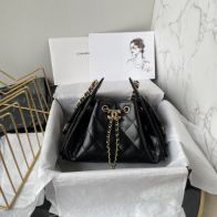 シャネル 優良サイト 高品質 丁寧な縫製 高級感仕上げ ブラックレザーバケットバッグ