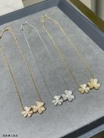 ヴァンクリーフ＆アーペル コピー 高再現度 高級感仕上げ 精密ディテール ダブルクローバーネックレス