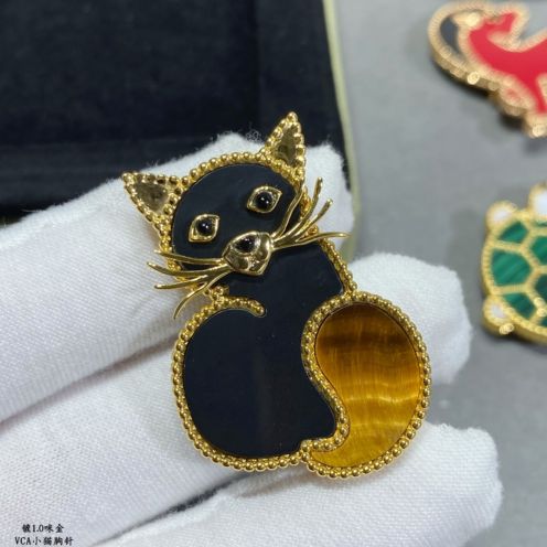 2025新作 ヴァンクリーフ＆アーペル 猫モチーフ ブローチ 偽物 バレない再現度 高級感仕上げ 精密ディテール 数量限定入荷