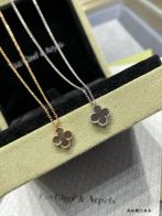 ヴァンクリーフ＆アーペル 高再現度 四つ葉モチーフネックレス ブランド コピー 高級レベル仕様 専用ケース付属