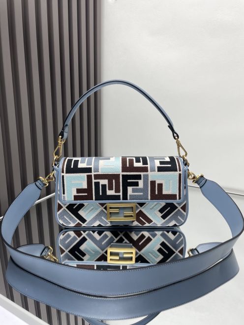 フェンディ 高級感仕上げ ショルダーバッグ 偽物 バレない再現度 専用ケース付属 高級レベル仕様 即納対応