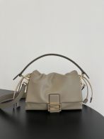 フェンディ 高級感仕上げ ソフトレザーショルダーバッグ AAA級レプリカ 専用ケース付属 高再現度 即納対応
