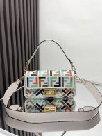 フェンディ 高級感仕上げ ショルダーバッグ 芸能人 愛用モデル 高再現度 専用ケース付属 高級レベル仕様 即納対応