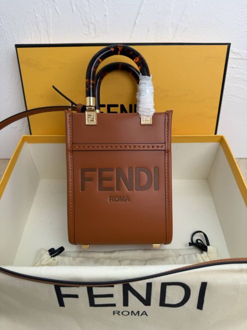 フェンディ 偽物 バッグ 2025新作 高級レベル仕様 精密ディテールと上質感 職人技術再現 本格派モデル