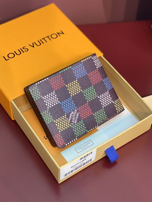 ルイ・ヴィトン 偽物 高級レベル仕様 二つ折り財布 2025新作 圧倒的な再現度 精密ディテール 数量限定入荷