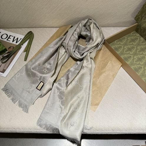 グッチ 高再現度スカーフ コピー 2025新作 精密ディテール 上質感 高級感仕上げ シンプルデザイン リピーター多数