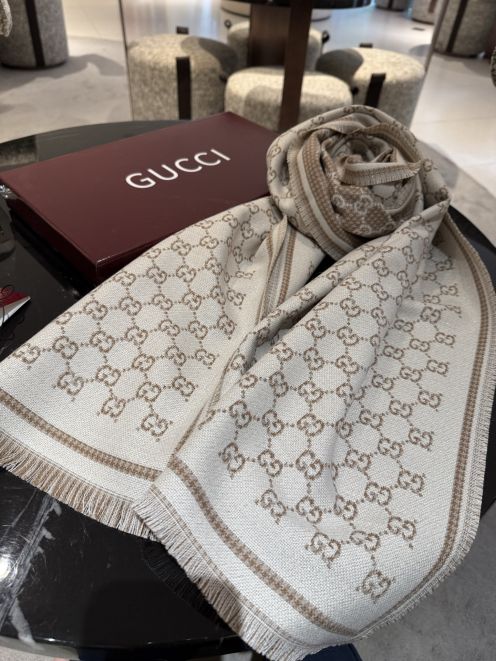 グッチ 高再現度スカーフ コピー 2025新作 精密ディテール 高級感仕上げ 上質感 選ばれる理由あり リピーター多数 人気モデル