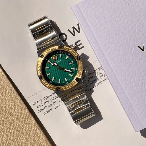 ヴェルサーチ AAA級レプリカ 高級感仕上げ 職人技術再現 精密ディテール メンズ腕時計 グリーンダイヤル 2025新作