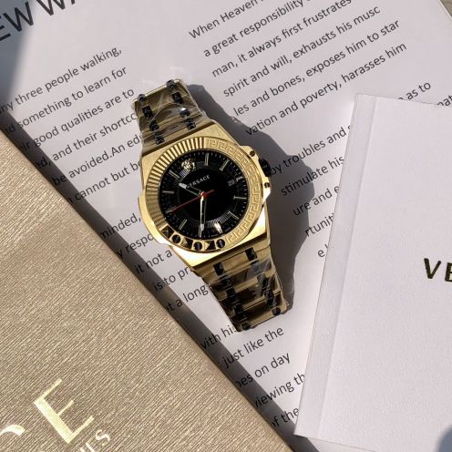 ヴェルサーチ 激安 高再現度 高級感仕上げ 圧倒的な存在感 メンズ腕時計 ゴールド&times;ブラック 2025新作モデル