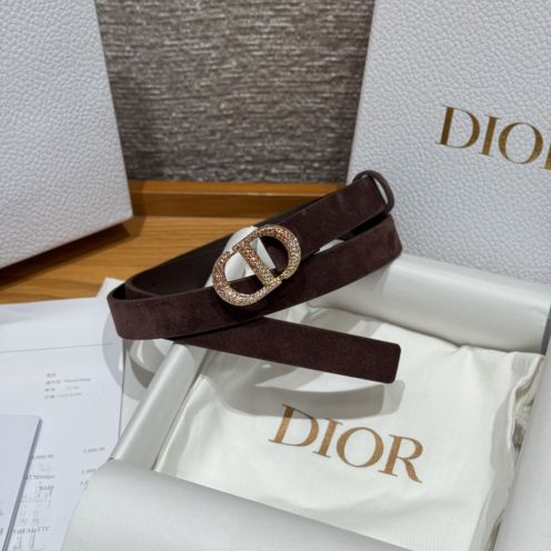 ディオール スーパーコピー 高再現度仕上げ 上質スエード素材 精密ディテール クリスタルCDバックルベルト