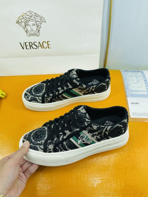 ヴェルサーチ 優良サイト 高再現度デザイン 上質キャンバス素材 快適フィット感 メデューサ刺繍スニーカー