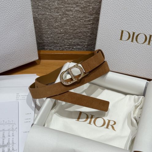 ディオール AAA級レプリカ 高級感仕上げ 上質スエード素材 丁寧な縫製 クリスタルCDバックルベルト