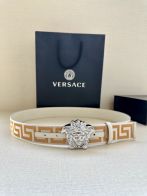 ヴェルサーチ 偽物 バレない再現度 高級感仕上げ 上質な質感 精密ディテール メンズベルト メデューサバックル 2025新作