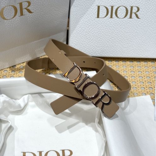 ディオール グレージュ ベルト 芸能人愛用モデル 上質レザー仕様 高級感仕上げ 数量限定入荷 レディース 人気