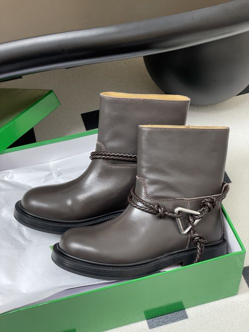 ボッテガヴェネタ トライアングル ミドルブーツ グレーブラウン コピー 高品質 本革風 冬新作 高再現度 即納対応