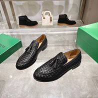 ボッテガヴェネタ タッセルローファー ブラック 激安屋口コミ 高再現度イントレチャートレザー カップル愛用モデル