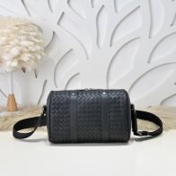 ボッテガヴェネタ メンズ ショルダーバッグ 優良サイト 高再現度仕様 即納対応 職人技術再現 精密ディテール 高級感漂う仕上げ