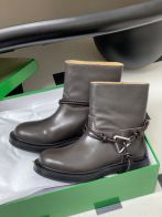 ボッテガヴェネタ トライアングル ミドルブーツ グレーブラウン コピー 高品質 本革風 冬新作 高再現度 即納対応