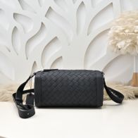 ボッテガヴェネタ メンズ ショルダーバッグ 偽物 バレない再現度 高再現度仕様 即納対応 職人技術再現 精密ディテール