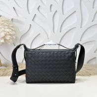 ボッテガヴェネタ メンズ ショルダーバッグ スーパーコピー 高再現度仕様 即納対応 職人技術再現 高級感漂う仕上げ 精密ディテール