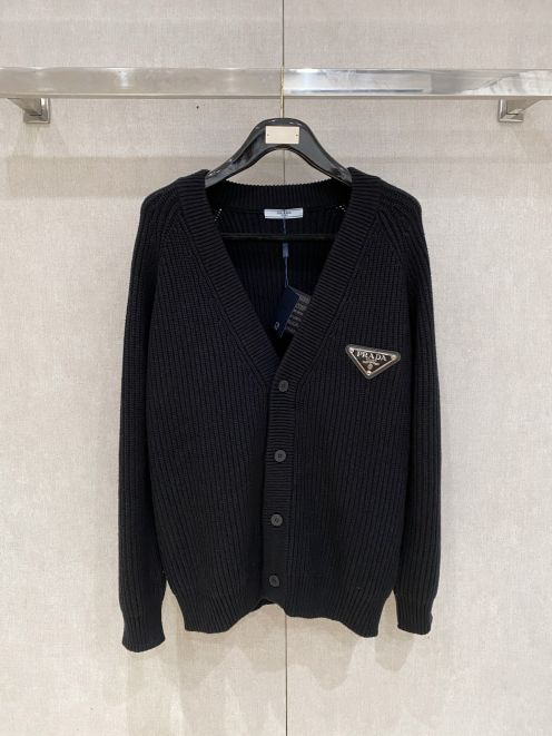 プラダ カーディガン メンズ 2025新作 スーパーコピー 高再現度モデル リブ編みデザイン 上質ウール素材で快適な着心地 実店舗級品質