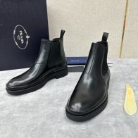 プラダ ブーツ メンズ 偽物 バレない再現度 圧倒的な再現度 秘密厳守配送 ブラックサイドゴアモデル 上質レザー仕様