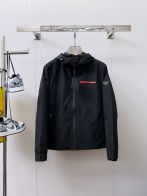 プラダ ジャケット メンズ 2025新作 スーパーコピー 高再現度モデル 防風フード付き アウター 上質ナイロン素材で実店舗級の仕上がり