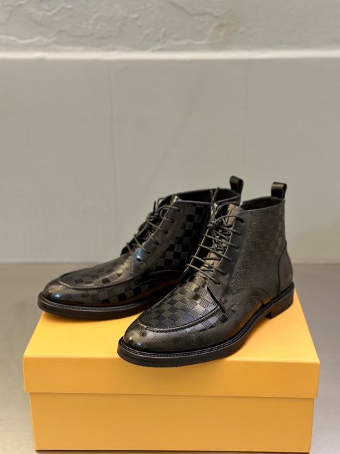 ルイ・ヴィトン ブーツ 優良サイト 高再現度 品質管理徹底 本格派レザーモデル 上質感漂うデザイン 丁寧な縫製 安心通販